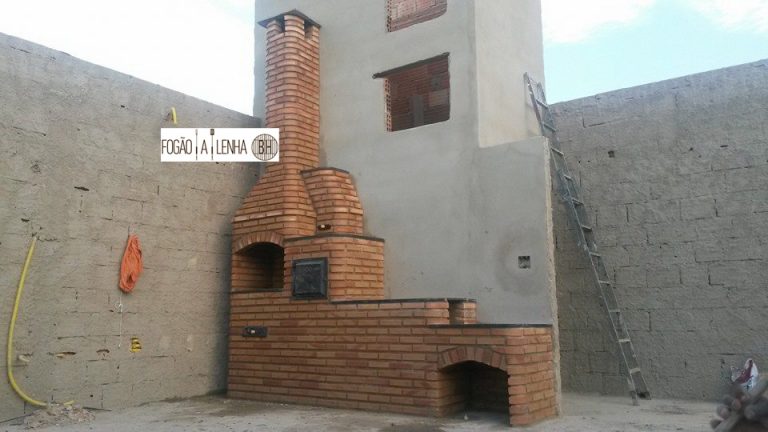 Fogão a Lenha com Forno e Churrasqueira de Tijolinho em Ibirité