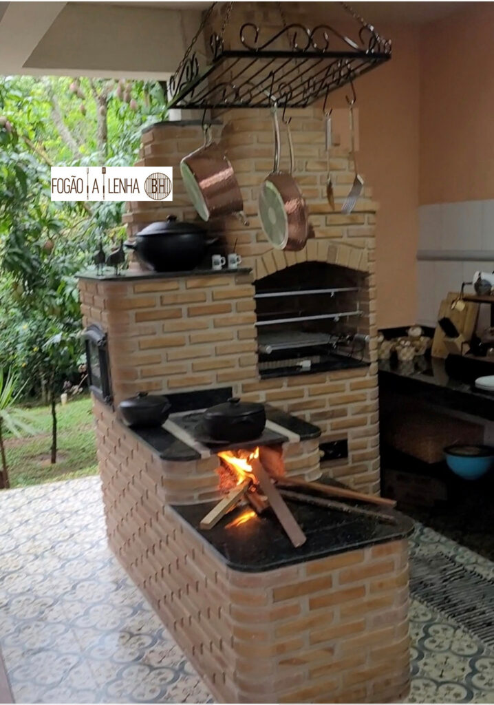 Fogão a Lenha com Forno e Churrasqueira - Casa Branca Brumadinho