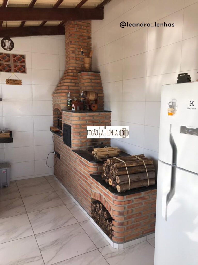 Fogão a Lenha com Forno e Churrasqueira em Ribeirão das Neves