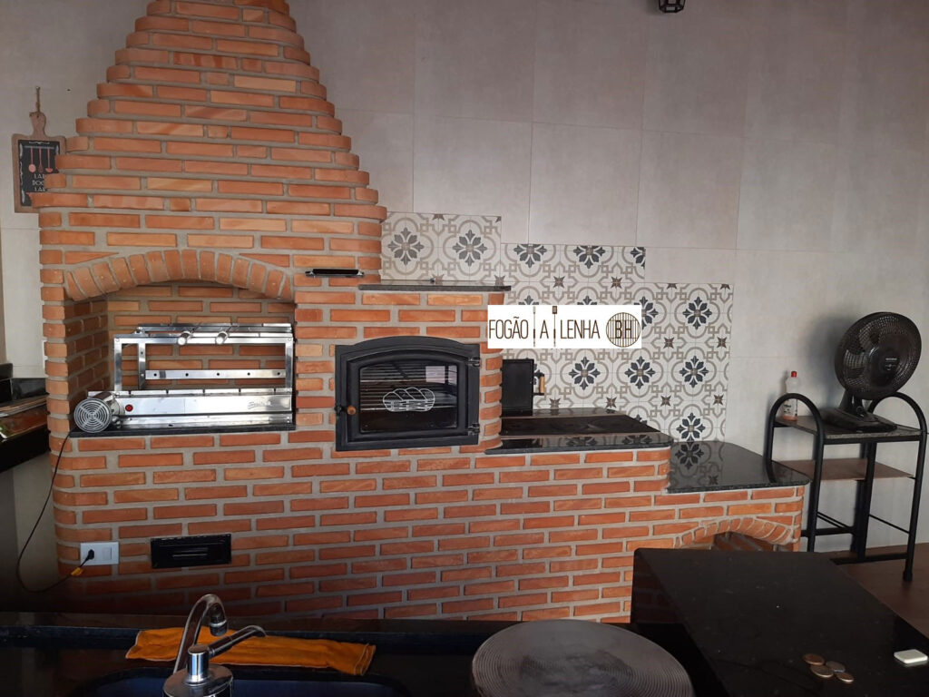 Fogão a Lenha, Forno e Churrasqueira de Tijolinho em Sarzedo
