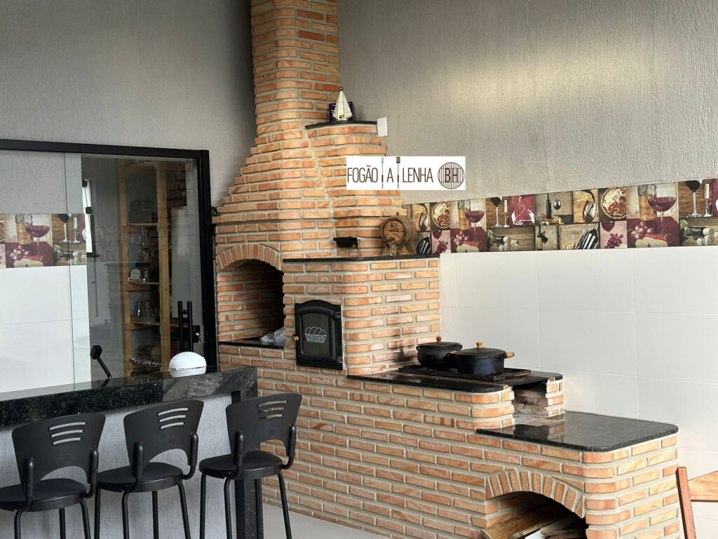  Fogão a Lenha com Forno e Churrasqueira em linha em Betim