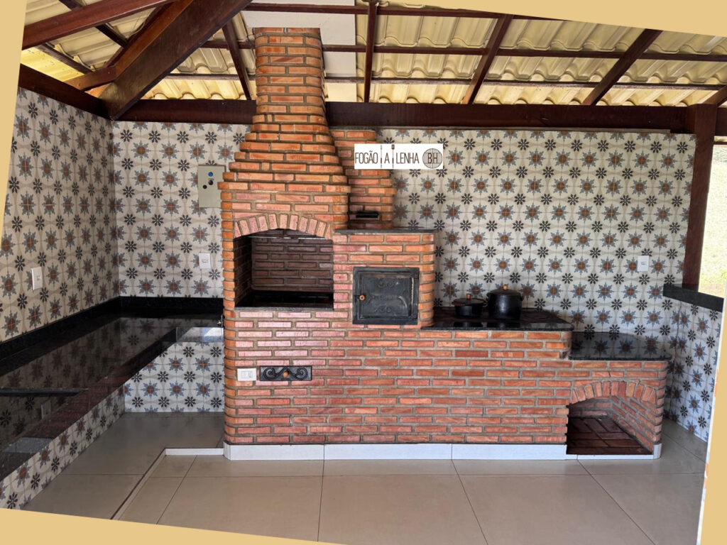 Fogão a Lenha de 4 bocas, Forno e Churrasqueira para 4 espetos em Brumadinho