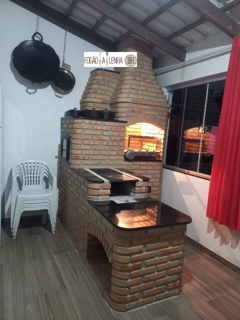 Fogão a Lenha com Forno e Churrasqueira em 