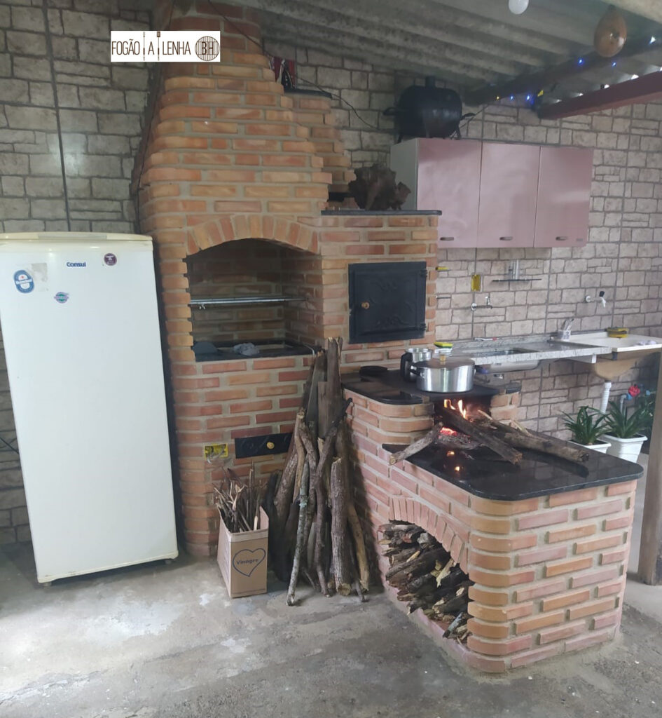 Fogão a Lenha e Churrasqueira de Tijolinho a Vista no Bom Retiro, Betim